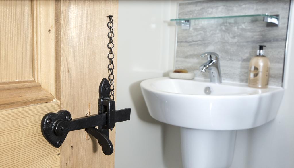 The Stables Apartment Сетъл Екстериор снимка